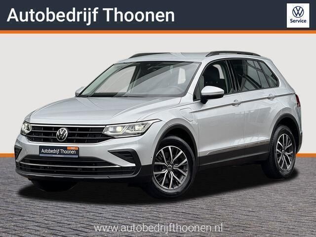 Grijs Gebruikt 2021 VW Tiguan Life SUV | € 33.900 (Duur) - Afbeelding 1/4