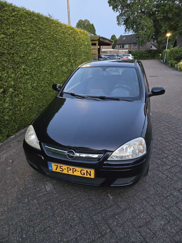 Zwart Gebruikt 2004 Opel Corsa Hatchback | € 800 (Goede deal) - Afbeelding 1/4
