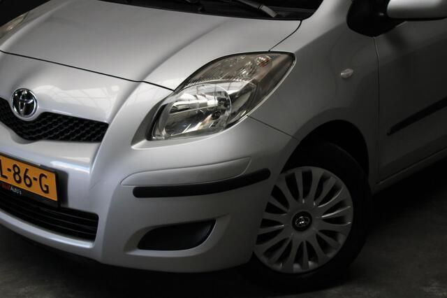 Occasion Toyota Yaris Cool 69 PK (50 kW) 2011 Grijs Hatchback