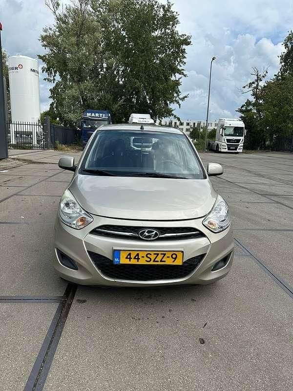 Beige Gebruikt 2011 Hyundai i10 Hatchback | € 2.600 (Eerlijke prijs) - Afbeelding 1/1