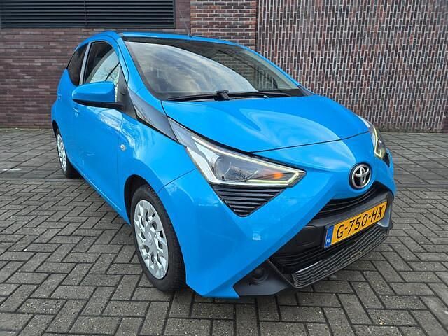 Occasion Toyota Aygo X-play 72 PK (52 kW) 2019 Blauw Hatchback