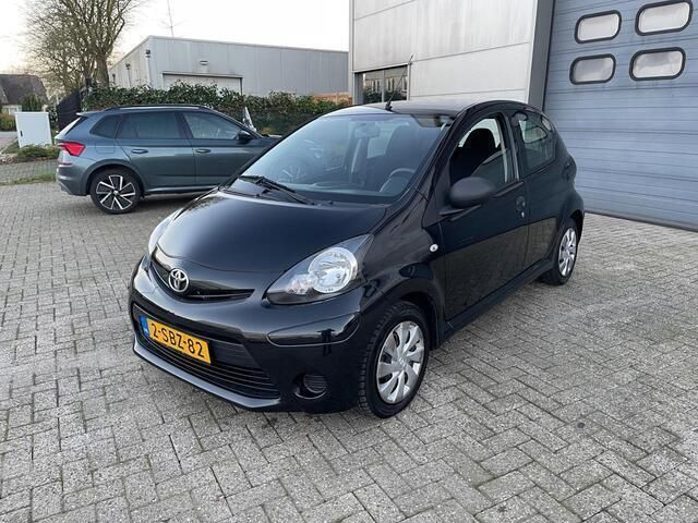 Occasion Toyota Aygo 68 PK (50 kW) 2013 Zwart Hatchback