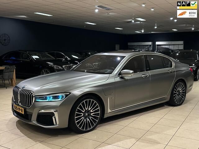 Grijs Gebruikt 2019 BMW 745e M Sport Sedan | € 44.950 (Duur) - Afbeelding 1/4