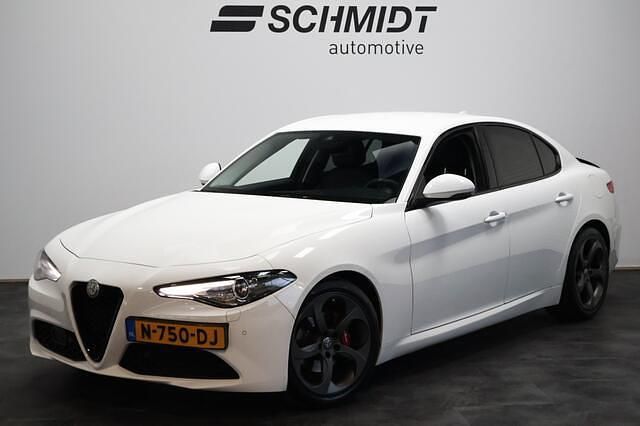 Wit Gebruikt 2018 Alfa Romeo Giulia Super Sedan | € 24.995 (Eerlijke prijs) - Afbeelding 1/4