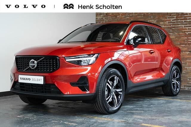 Rood Gebruikt 2025 Volvo XC40 Plus SUV | € 44.950 (Eerlijke prijs) - Afbeelding 1/4