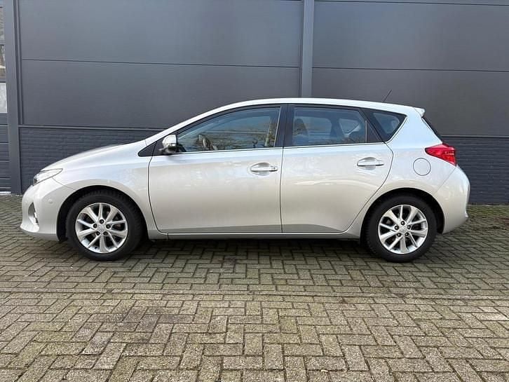 Occasion Toyota Auris 99 PK (72 kW) 2015 Zwart Hatchback