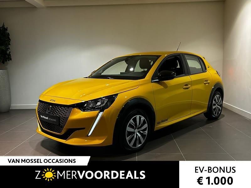 Geel Gebruikt 2023 Peugeot e-208 Style Hatchback | € 24.440 (Duur) - Afbeelding 1/3
