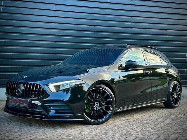 Zwart / kosmoszwart metalliclak Gebruikt 2018 Mercedes A250 AMG Hatchback | € 29.950 (Eerlijke prijs) - Afbeelding 1/4