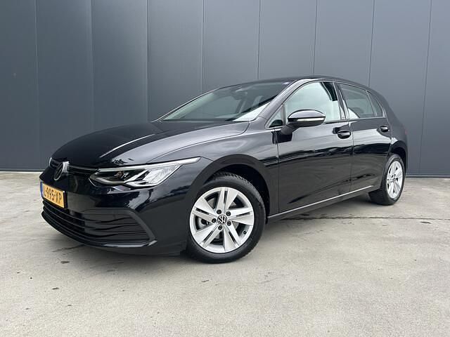 Zwart Gebruikt 2021 VW Golf VIII Life Hatchback | € 16.900 (Goede deal) - Afbeelding 1/4