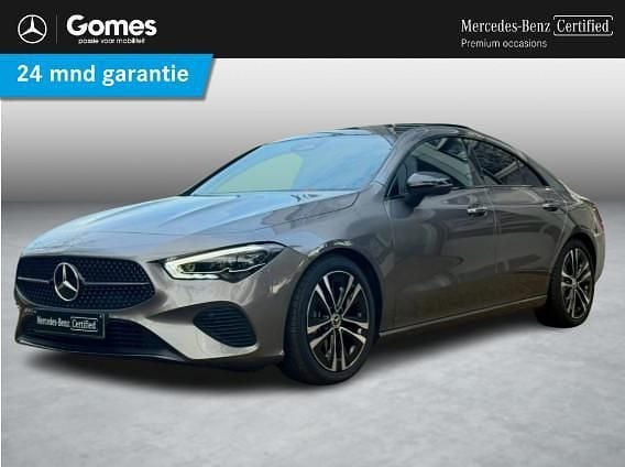 Grijs Occasion 2024 Mercedes CLA180 Luxury Sedan | € 37.950 (Eerlijke prijs) - Afbeelding 1/4