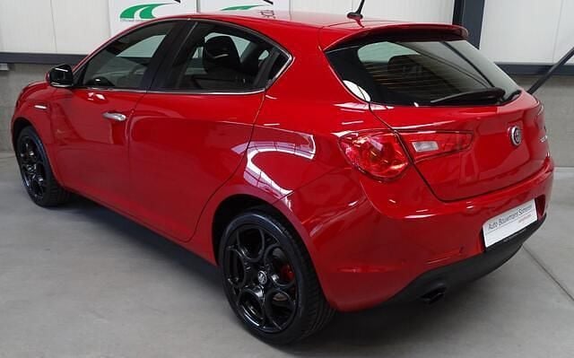 Rood Gebruikt 2017 Alfa Romeo Giulietta Super Hatchback | € 13.999 (Eerlijke prijs) - Afbeelding 1/3