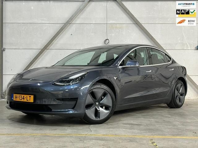 Grijs Gebruikt 2020 Tesla Model 3 Standard Range Sedan | € 17.995 (Super prijs) - Afbeelding 1/4