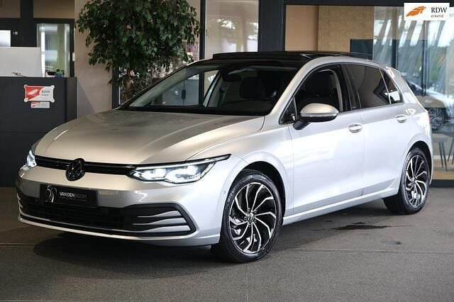 Grijs, metallic lak Gebruikt 2021 VW Golf VIII Style Hatchback | € 24.950 (Eerlijke prijs) - Afbeelding 1/4