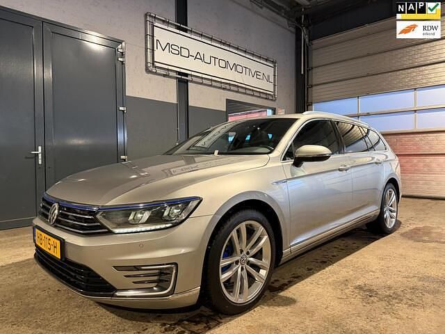 Grijs Occasion 2015 VW Passat Highline Stationwagen | € 10.449 (Goede deal) - Afbeelding 1/4