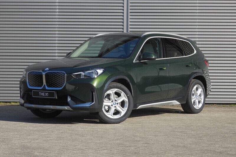 Sanremo grun Nieuw 2025 BMW iX1 xLine SUV | € 60.175 (Iets duurder) - Afbeelding 1/4
