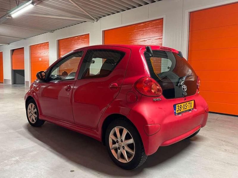 Occasion Toyota Aygo 68 PK (50 kW) 2007 Rood Hatchback