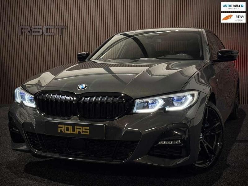 Grijs Gebruikt 2020 BMW 330e M Sport Sedan | € 36.250 (Duur) - Afbeelding 1/4