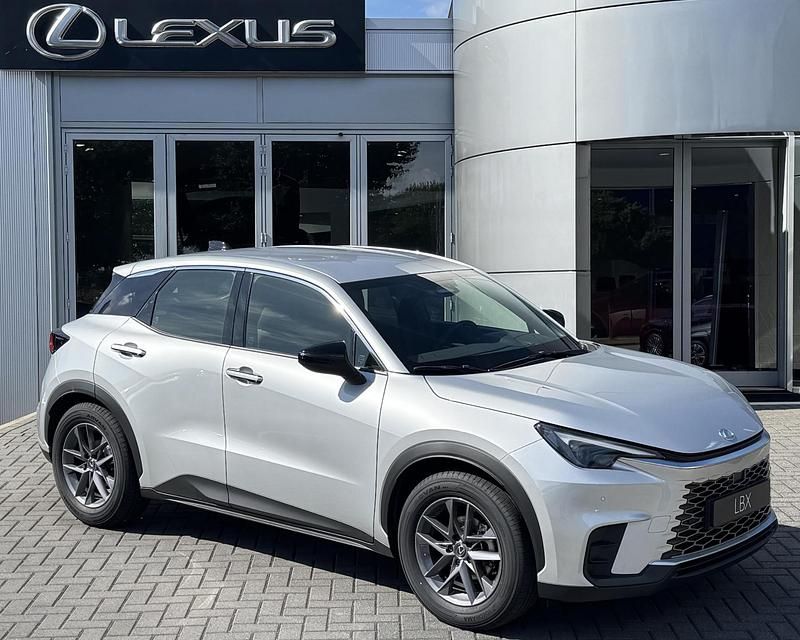 Zilver Gebruikt 2025 Lexus LBX SUV | € 36.890 (Goede deal) - Afbeelding 1/4