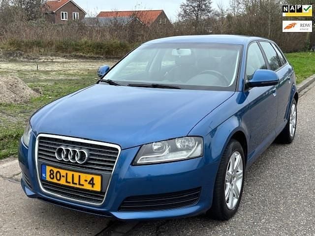 Blauw Gebruikt 2010 Audi A3 Attraction Hatchback | € 4.749 (Goede deal) - Afbeelding 1/4