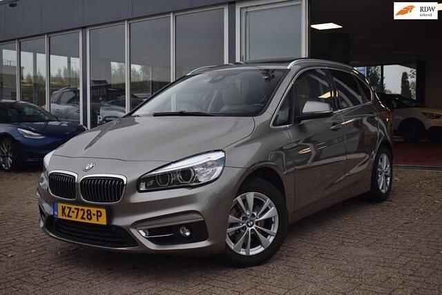 Grijs Gebruikt 2017 BMW 218 Executive Stationwagen | € 12.450 (Goede deal) - Afbeelding 1/4