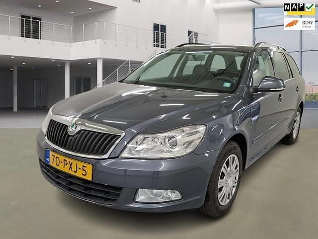 Grijs Occasion 2011 Skoda Octavia Ambition Stationwagen | € 1.250 (Super prijs) - Afbeelding 1/4