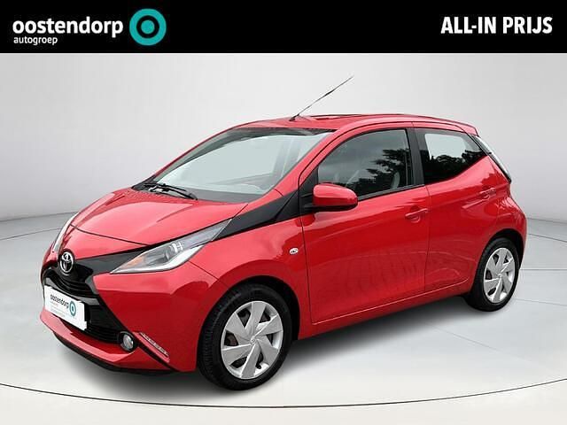 Rood Gebruikt 2015 Toyota Aygo X-play Hatchback | € 8.450 (Iets duurder) - Afbeelding 1/4