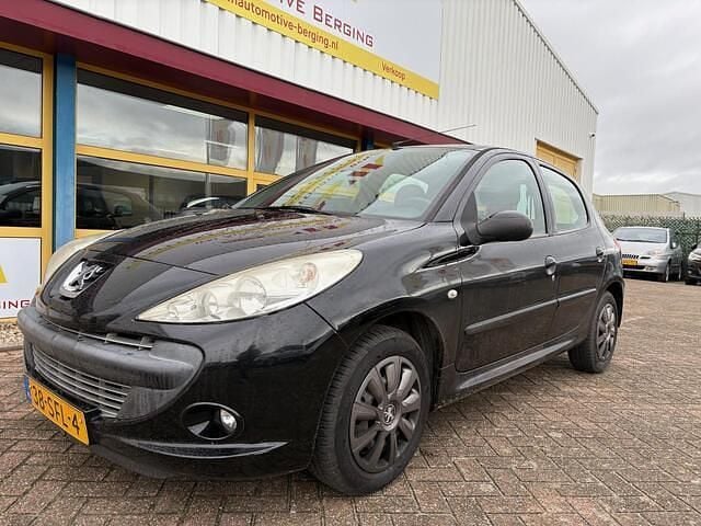 Zwart Gebruikt 2011 Peugeot 206+ Hatchback | € 2.499 (Eerlijke prijs) - Afbeelding 1/4