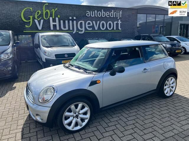 Grijs, metallic lak Gebruikt 2009 Mini ONE Salt Hatchback | € 4.950 (Iets duurder) - Afbeelding 1/4