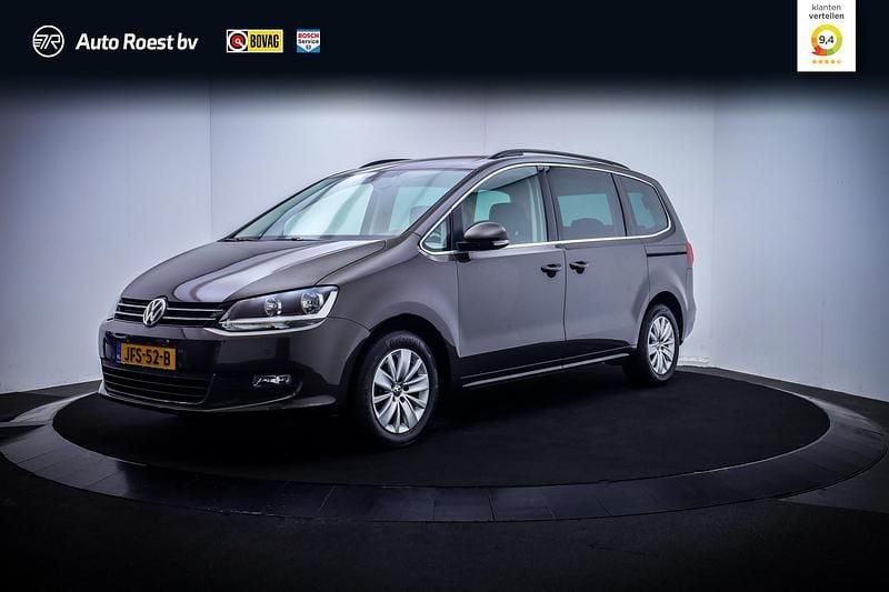 Bruin Gebruikt 2018 VW Sharan Comfortline MPV | € 29.225 (Eerlijke prijs) - Afbeelding 1/4