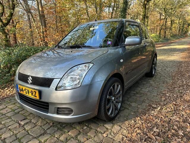 Grijs Gebruikt 2006 Suzuki Swift GLS Hatchback | € 2.350 (Iets duurder) - Afbeelding 1/4