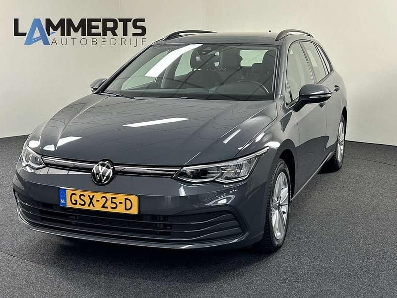 Grijs Gebruikt 2023 VW Golf VIII Life Stationwagen | € 28.950 (Eerlijke prijs) - Afbeelding 1/4