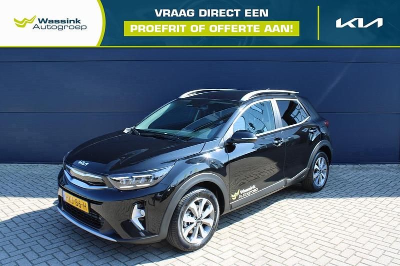 Aurora black pearl (zwart metallic) Gebruikt 2025 Kia Stonic SUV | € 25.440 (Super prijs) - Afbeelding 1/4