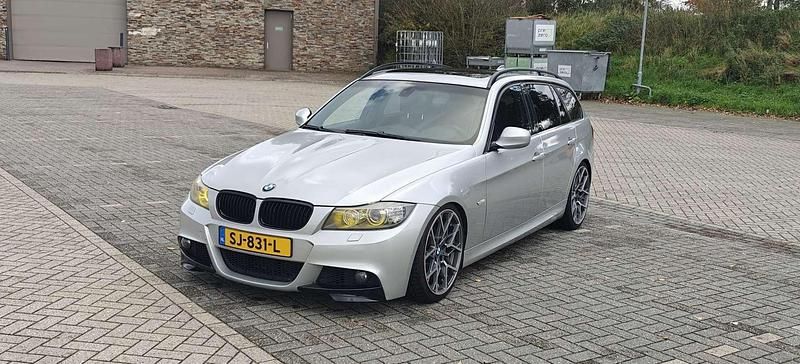 Grijs Gebruikt 2009 BMW 325 Executive Stationwagen | € 10.250 (Duur) - Afbeelding 1/4