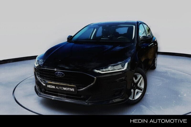 Zwart Gebruikt 2022 Ford Focus Hatchback | € 16.445 (Eerlijke prijs) - Afbeelding 1/4