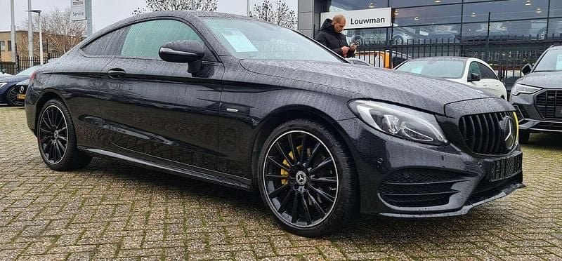 Zwart Gebruikt 2018 Mercedes C180 AMG line Coupé | € 29.000 (Eerlijke prijs) - Afbeelding 1/4