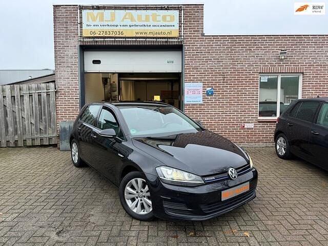 Zwart Occasion 2016 VW Golf VII Hatchback | € 11.750 (Goede deal) - Afbeelding 1/4