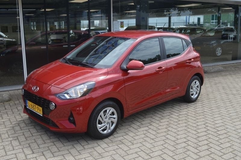 Rood Gebruikt 2021 Hyundai i10 Comfort Hatchback | € 16.500 (Eerlijke prijs) - Afbeelding 1/4