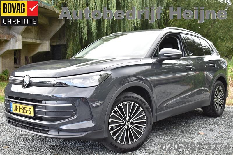 Grijs Gebruikt 2024 VW Tiguan Edition SUV | € 39.745 (Super prijs) - Afbeelding 1/4