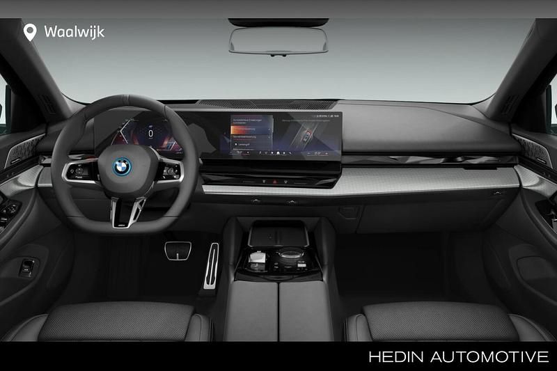 Nieuw BMW i5 Comfort Edition 22 kW (30 PK) 2026 Zwart Stationwagen