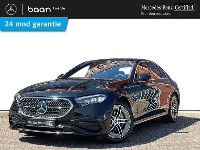 Zwart Gebruikt 2024 Mercedes E300 AMG line Sedan | € 67.900 (Iets duurder) - Afbeelding 1/4