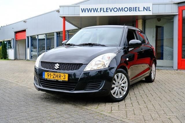 Zwart Gebruikt 2012 Suzuki Swift Hatchback | € 5.750 (Eerlijke prijs) - Afbeelding 1/4