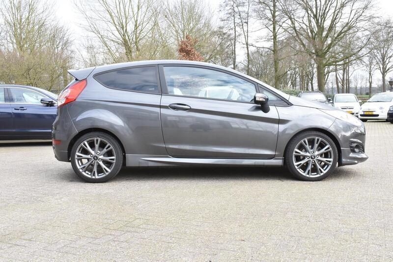 Occasion Ford Fiesta ST-Line 125 PK (91 kW) 2017 Grijs Hatchback