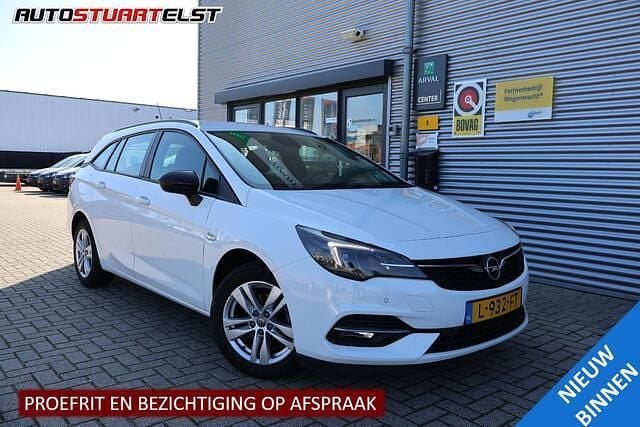 Wit Gebruikt 2021 Opel Astra Edition Stationwagen | € 15.500 (Eerlijke prijs) - Afbeelding 1/4