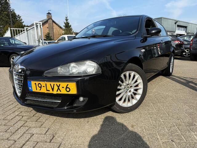 Zwart Gebruikt 2010 Alfa Romeo 147 Impression Hatchback | € 1.950 - Afbeelding 1/4