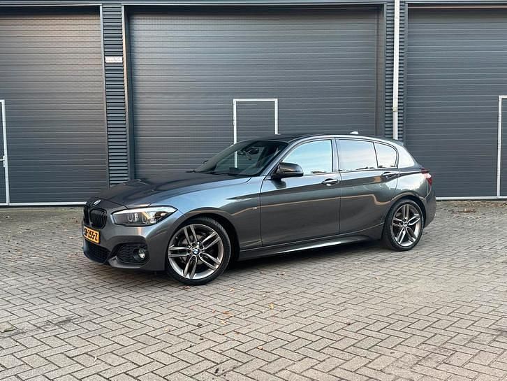 Grijs Occasion 2018 BMW 118 M Sport Hatchback | € 11.500 (Super prijs) - Afbeelding 1/4