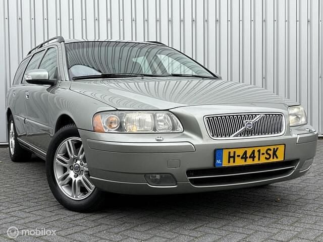 Groen Gebruikt 2008 Volvo V70 Stationwagen | € 7.995 (Super prijs) - Afbeelding 1/3