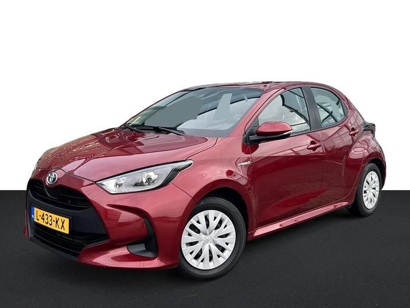 Rood Occasion 2021 Toyota Yaris Active Hatchback | € 19.850 (Eerlijke prijs) - Afbeelding 1/4