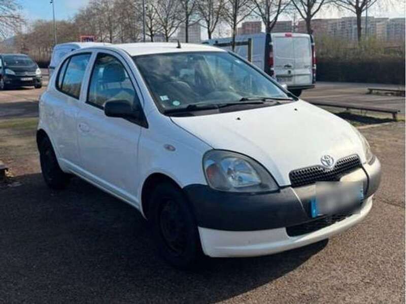 Wit Gebruikt 2001 Toyota Yaris Hatchback | € 1.250 (Eerlijke prijs) - Afbeelding 1/4