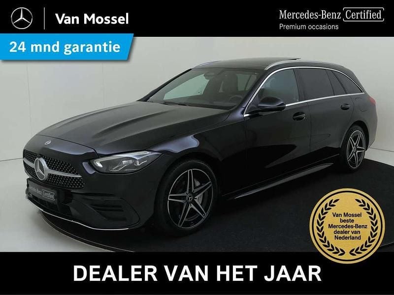 Zwart Occasion 2023 Mercedes C300e AMG line Stationwagen | € 41.945 (Eerlijke prijs) - Afbeelding 1/4