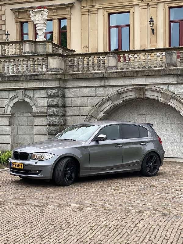 Grijs Gebruikt 2011 BMW 118 Hatchback | € 4.850 (Super prijs) - Afbeelding 1/4